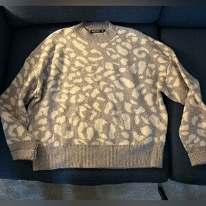 Grey and White Oversized Nasty Gal Sweater Size Small